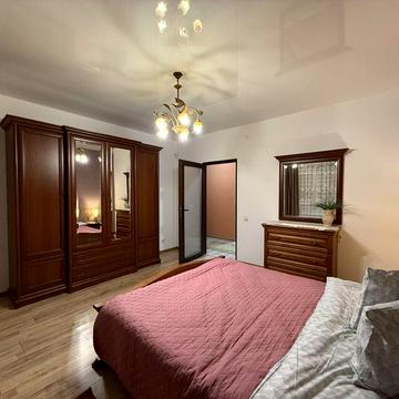 Оренда 2 кімнатної квартири з гаражем