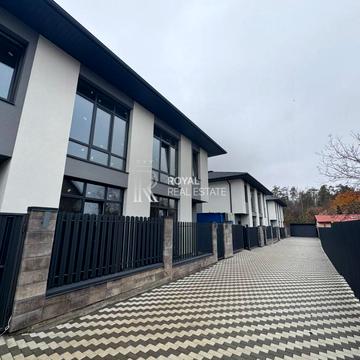 Івана Багряного вул., 1