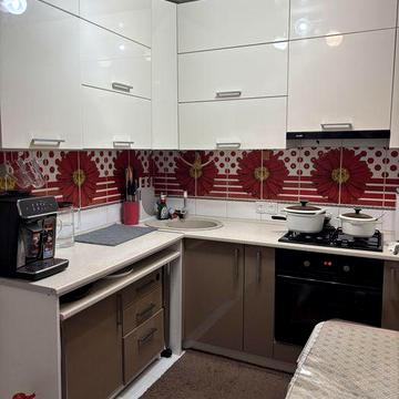 Продається 2-х кімнатна квартира з ремонтом в районі Осташівки!