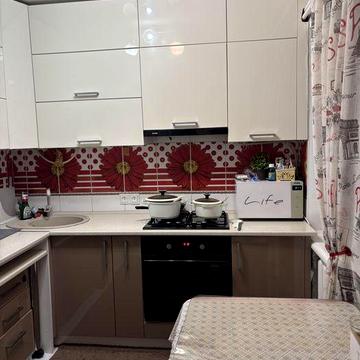 Продається 2-х кімнатна квартира з ремонтом в районі Осташівки!