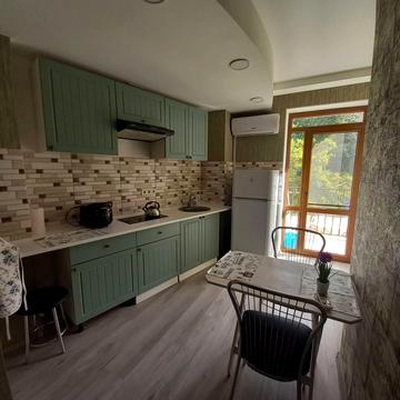 Приморська вул., 22