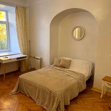 Володимирська вул., 84