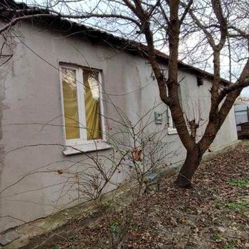 Продам великий будинок у житловому стані.