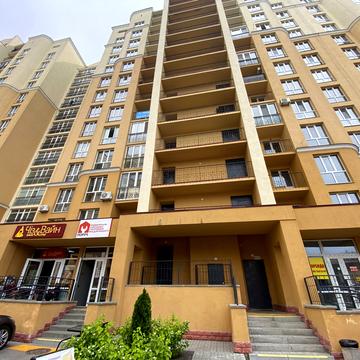 Валерія Лобановського вул., 30