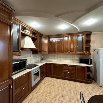 Анни Ахматової вул., 43