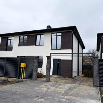 Будинок дуплекс біля озера