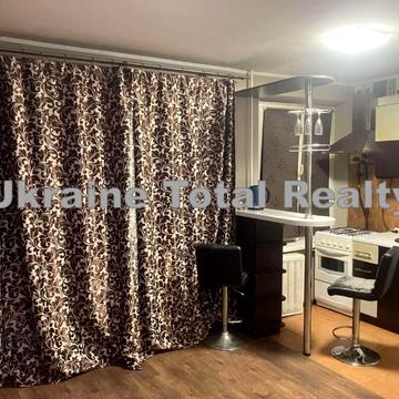 Смілянська вул., 19