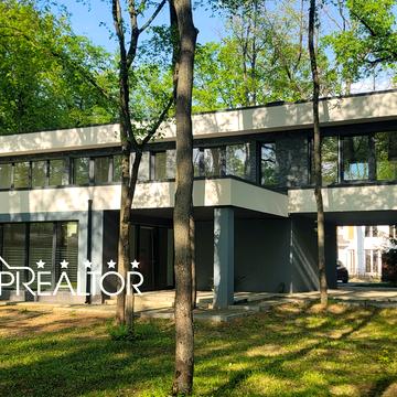 Лісопарківська вул.