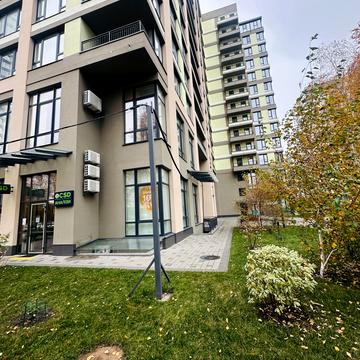 Вячеслава Чорновола вул., 8