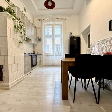 Гетьмана Петра Дорошенка вул. (), 56