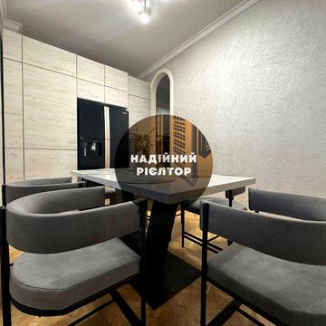 Можливо під держпрограми! 3 кімнатна квартира в самому СЕРЦІ Чернівців