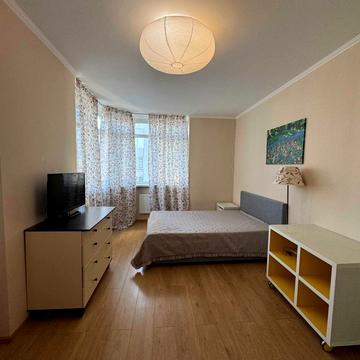 Феодосійська вул., 1