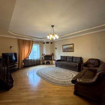 Академічна вул., 10