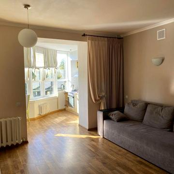 Сдам квартиру! Двухкомнатную, теплая, хороший ремонт.