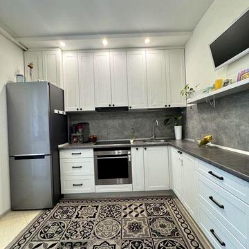 Продам двокімнатну квартиру біля центру міста!