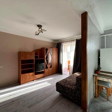 Вінстона Черчилля вул. (Червоноткацька), 22-Б