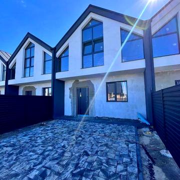 Сучасний таун хаус у Рованцях