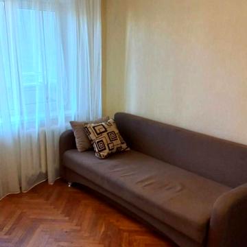 Братиславська вул., 4