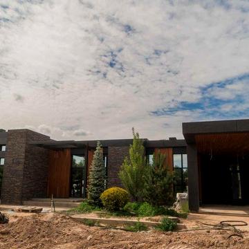 Одноповерховий котедж у містечку 9 Елементів — 276 м²! Лісники!