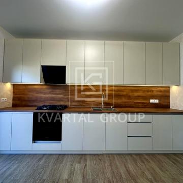 Весняна вул., 10