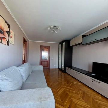 Симона Петлюри вул., 5