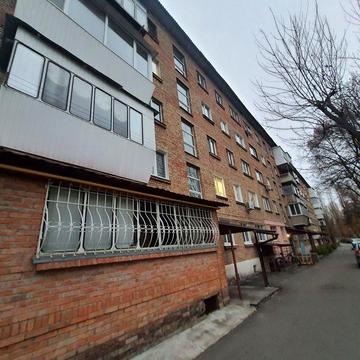 Продам 1к кв вул. Авіаторів,  1й поверх,  під чистову, с/в- кахель