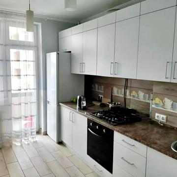 Під Голоском вул., 8