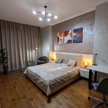 Академіка Філатова вул., 2/1