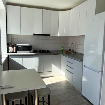 Гімназійна набережна вул. (Червоношкільна набережна), 18