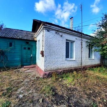 Половина будинку з окремим двором