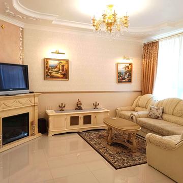 Богдана Хмельницького вул., 37/2