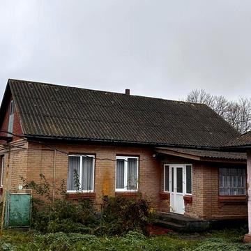 Продам цегляний будинок за містом Хмельницький, у центрі села Лугове