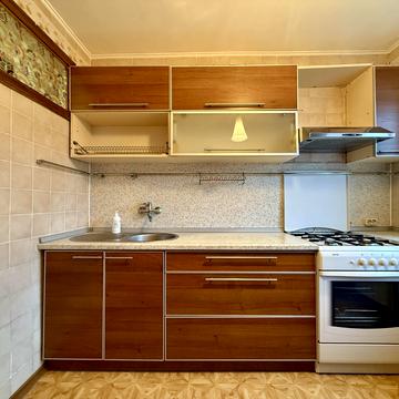 Половецька вул., 16