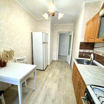 Здається в оренду 3 кімн кв космос вул. Космічна світло не вимикають