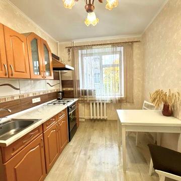 Здається в оренду 3 кімн кв космос вул. Космічна світло не вимикають