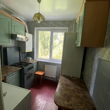 Космонавтів вул., 8