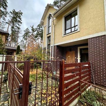 Здам кутовий таун в Центральному парку! Біля Сільпо! 2 паркомісця!