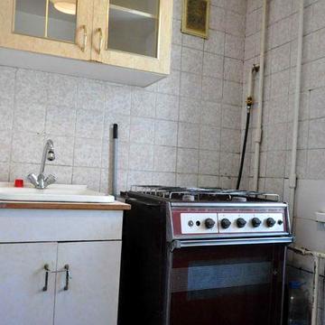 Продам 1, Дніпровський, вул. Малишка Андрія 27, метро Чернігівська