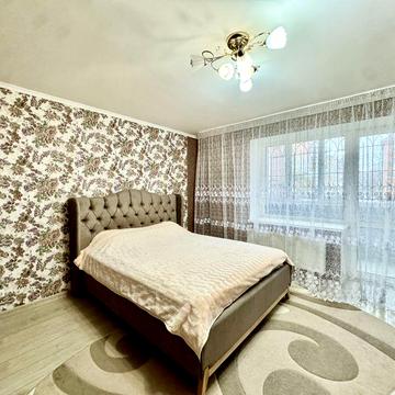 Продаж 2к квартири 65 кв. м на вул. Миколаївська 6