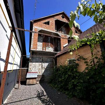 Продаж 2-Будинків В Центрі Чинадієва Можна Під комерцію