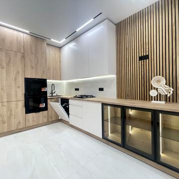 Молодіжна вул., 10