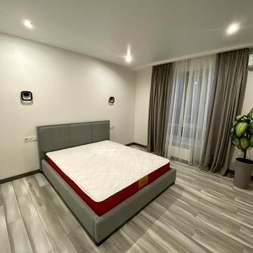 Богдана Хмельницького вул., 11-В