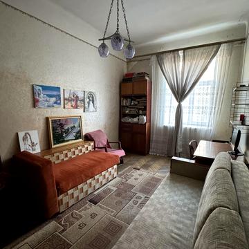 Богдана Хмельницького вул., 64