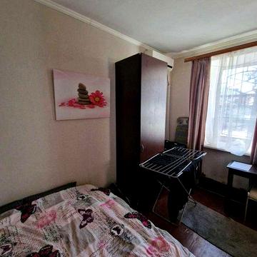 В продажу частина будинку метро Левада