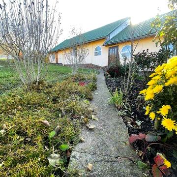 Садиба з власним ставом у м.Тлумач