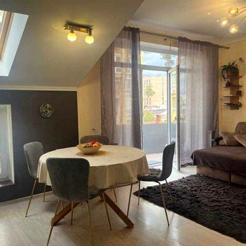 Стильна 2к біля парку — ремонт, меблі, генератор у подарунок!