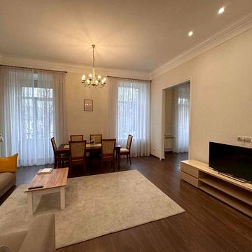 Євгена Чикаленка вул. (Пушкінська), 5