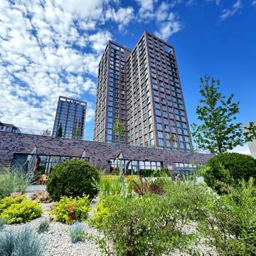 Набережна Перемоги вул., 128