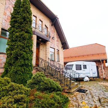 Сонячна вул., 3