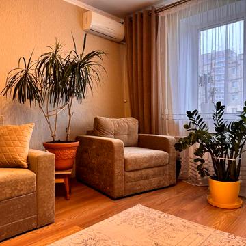 Семафорна вул., 32